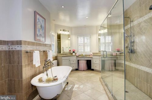 9414 Georgetown Pike, Great Falls VA  22066-2735 exterior