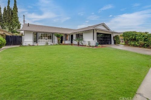 879 Handy St, Orange, CA 92867-7242