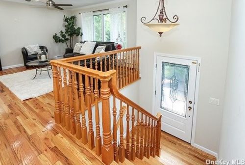188 Olive St, Huntington Station, NY 11746-1152