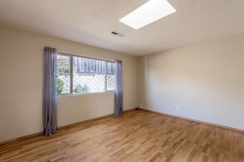 301 Park Cir, Marina, CA 93933-2713