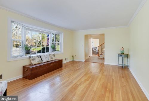 6820 Spur Rd, Springfield VA 22152-2638 exterior