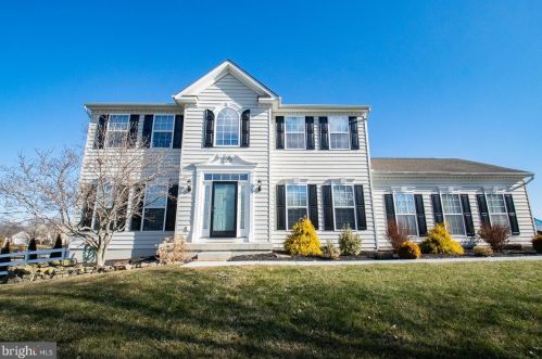 35 Joy Cir, Dale, PA 19504-8742