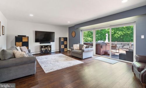 12 Philips Ln, Newtown Square, PA 19073-2203