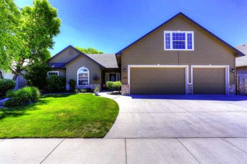 1797 Mackay Dr, Meridian ID  83642-9206 exterior