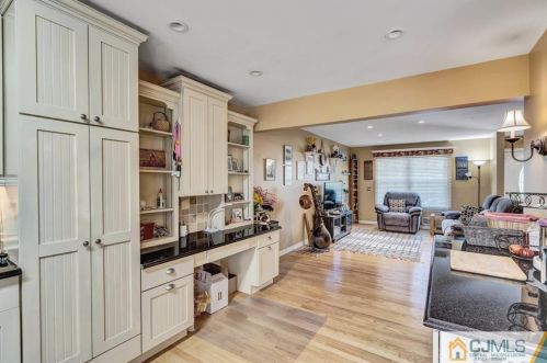 29 Heritage Ln, Perth Amboy NJ  08863-1464 exterior