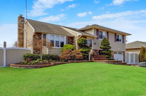 490 Dewitt Ave, Babylon, NY 11703-2102