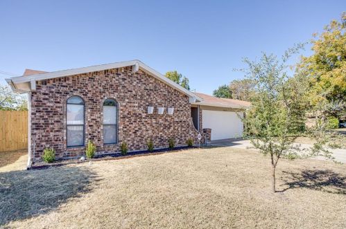 6408 Meadowlark Ln, Fort Worth, TX 76148-1732
