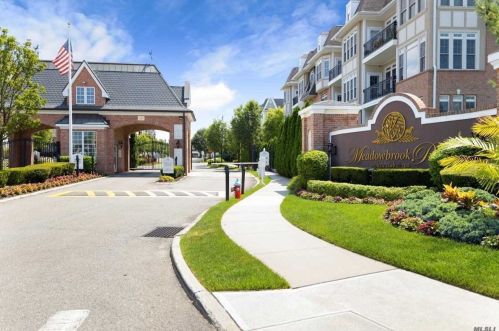 204 Roosevelt Way, Westbury, NY 11590-6672