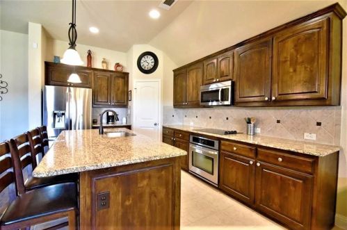 5637 Park View Dr, Midlothian, TX 76065-8925