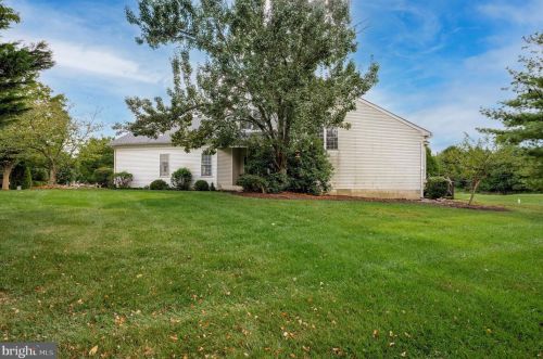 140 Doral Dr, Blue Bell, PA 19422-3259