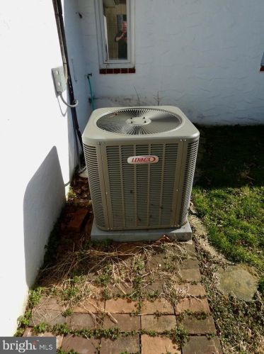 2219 Henlopen Ave, Wilmington DE  19804-3621 exterior