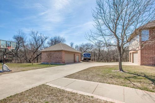 920 Heatherwood Dr, St Paul, TX 75098-3898