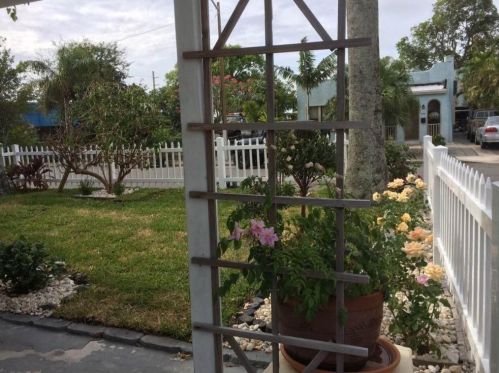625 Selkirk St, West Palm Beach, FL 33405-3133