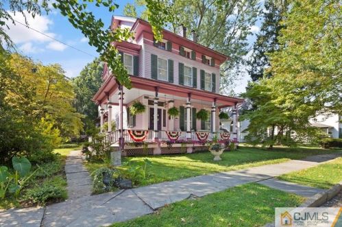 422 3rd St, Belvidere, NJ 07823-1843