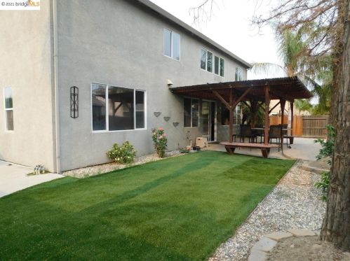 2468 Basilicae Way, Manteca CA  95337-8319 exterior