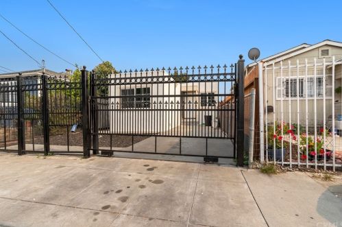 1122 89th Ave, Oakland CA  94621-1120 exterior