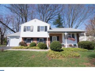679 Chubb Dr, Gardenville, PA