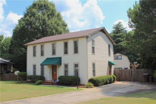 5 Wildberry Ct, Greensboro, NC 27409-2712