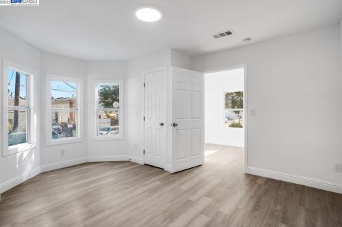 2517 Filbert St, Oakland, CA 94607-2920