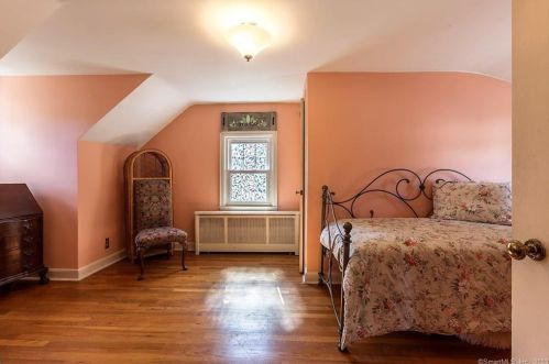 40 Mckinley St, Manchester CT 06040-4845 exterior