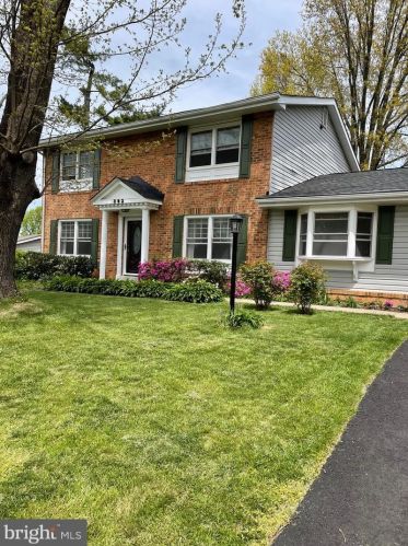 303 Orchard Cir, Hamilton VA  20158-9700 exterior