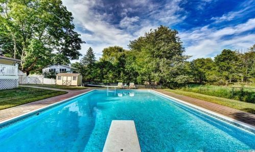 45 Eisenhower Dr, Middletown NY  10940-4543 exterior