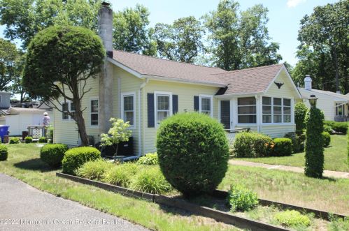 10 Locust Ct, Bricktown, NJ 08723-6327