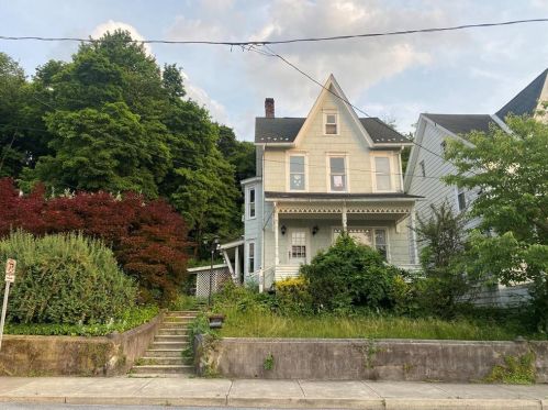 205 South St, Slatington PA  18080-1838 exterior