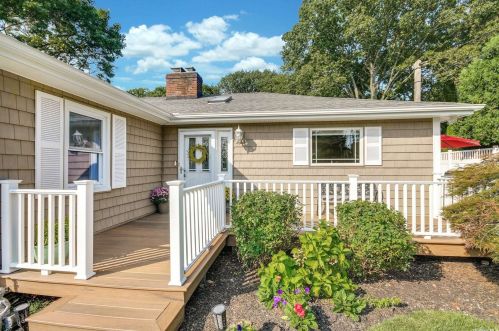 25 Rowley Dr, Northport, NY 11768-3243