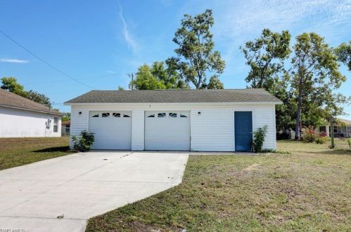 908 5th Pl, Cape Coral, FL 33990-2828