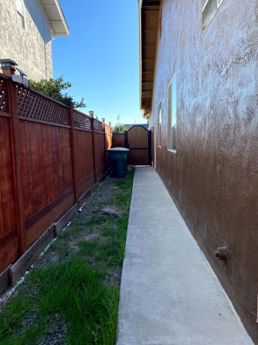 233 O St, Lathrop CA  95330-9661 exterior