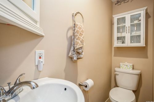 79 Somerset Ave, Manor Park NY  11950-4224 exterior