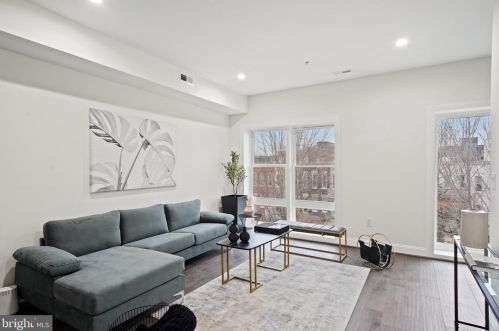 734 Kenyon St, Washington, DC 20010-1522