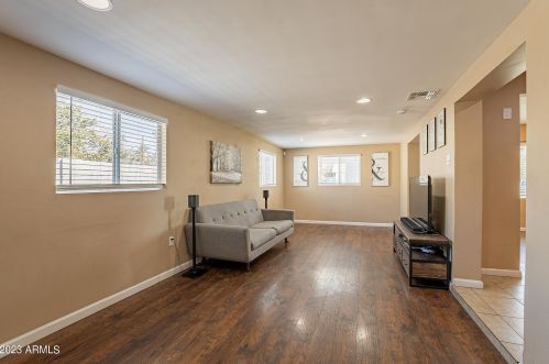 8142 11th Pl, Phoenix AZ  85020-3716 exterior