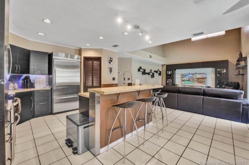 955 203 Ave, Hollywood FL  33029-3440 exterior
