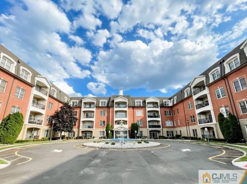 409 Regency Pl, Woodbridge, NJ 07095-1037
