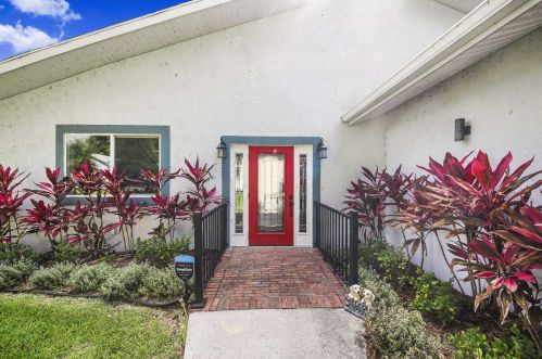 2143 Lakeview Dr, Sebring, FL 33870-4969
