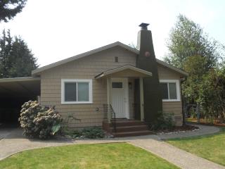 1322 64th St, Tacoma, WA 98408-3317