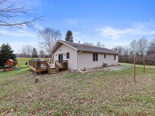 9106 Wescott Rd, Kewaskum WI  53040-9716 exterior