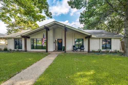 6305 Chesley Ln, Dallas, TX 75214-2120