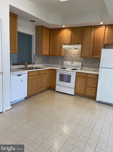 6906 Indian Spring Ln, Fredericksburg VA  22407-2542 exterior