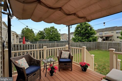 302 Maple Dr, Hanover PA 17331-9417 exterior