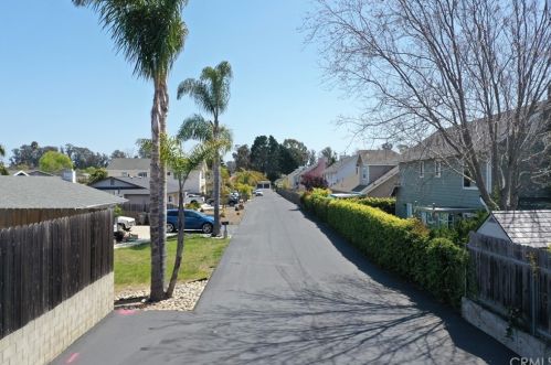 1079 Farroll Ave, Pismo Beach, CA 93420-4136