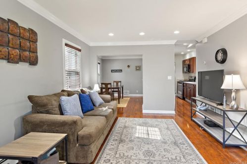 2 Chatsworth Pl, New Rochelle, NY 10801-1315