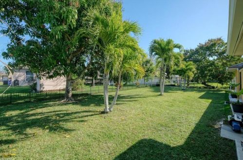 1125 47 Ter, Cape Coral FL  33904-9165 exterior