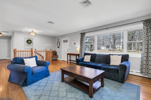 127 Hillside Ave, Bedminster NJ  07921-2516 exterior