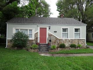 52 Nichols Dr, Louisville, KY 40215-1412