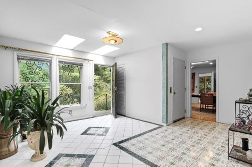 20 Briarwood Ln, Stamford, CT 06903-4502