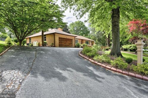 838 Kiehl Dr, Lemoyne PA  17043-1205 exterior