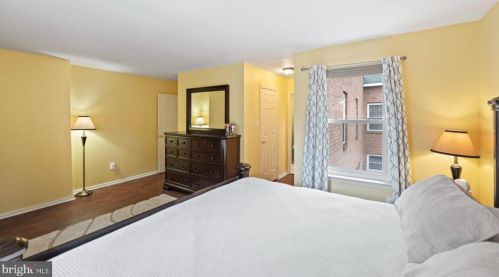 3080 Harbour Dr, Palmyra NJ 08065-2219 exterior